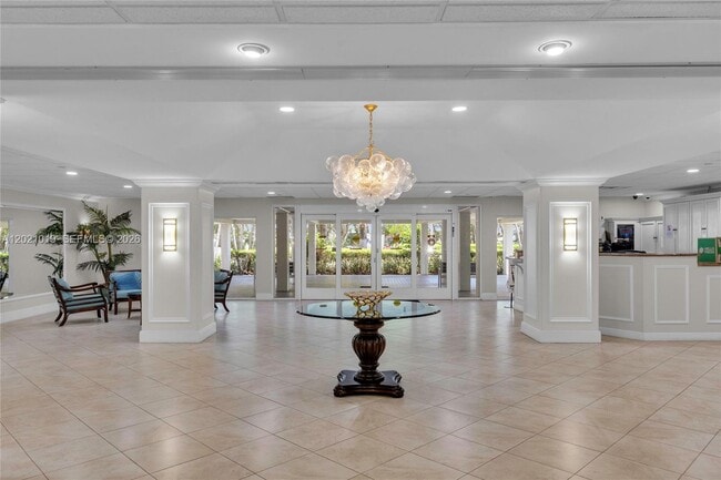 Building Photo - 3200 Port Royale Dr N