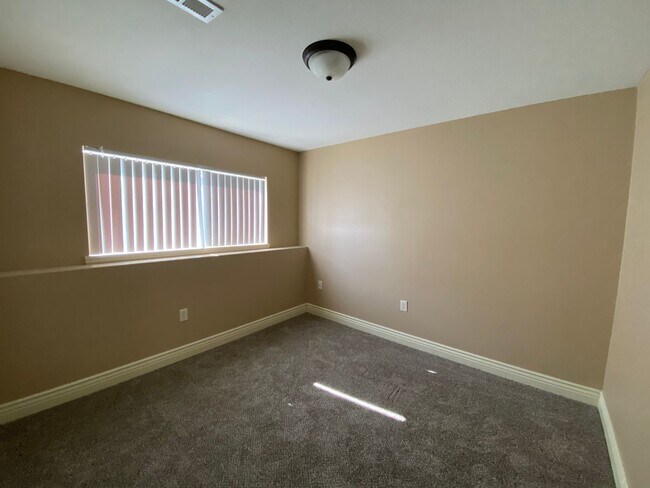 Building Photo - MINUTES FROM FT. RILEY! TWO CAR GARAGE!