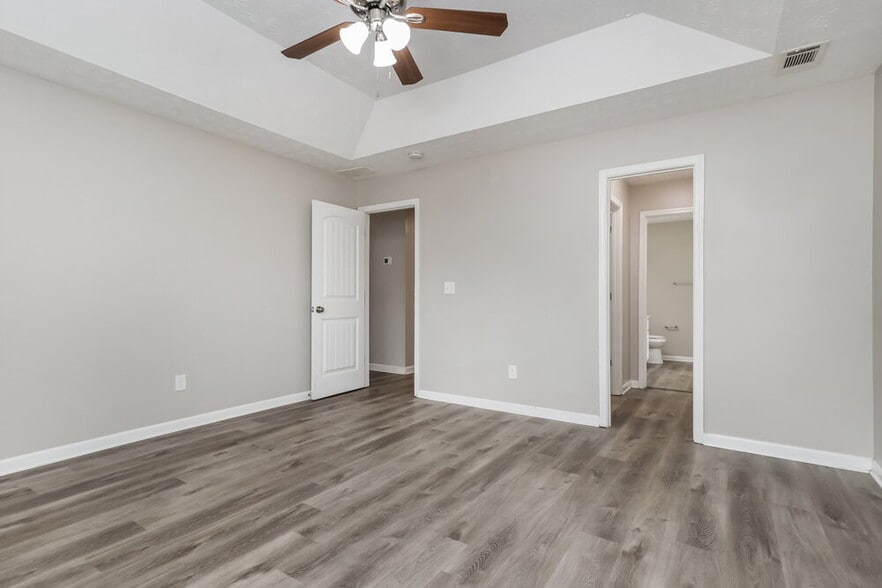 Building Photo - 335 Cattlemans Cir