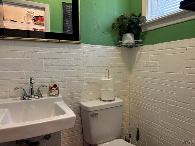 Building Photo - 204 E Bloomfield St