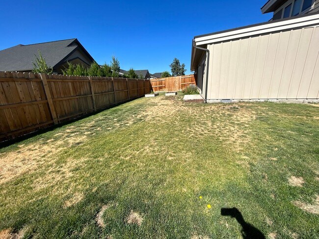 Building Photo - 2 Bedroom Townhouse in SW Redmond