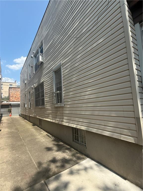 Building Photo - 561 61st St