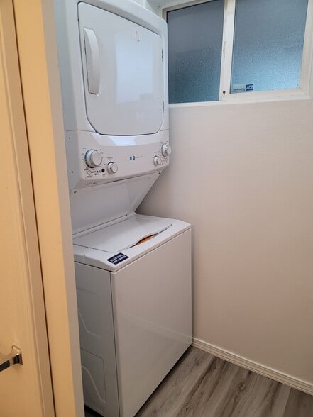 Building Photo - 16131 SE Powell Blvd