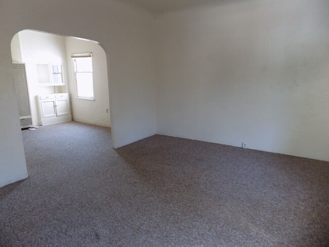 Building Photo - 735-745 Grand Ave