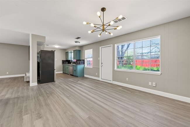 Building Photo - 12211 Chimney Rock Rd