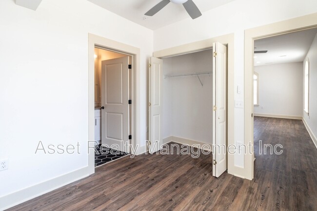 Building Photo - 1110 Franck St