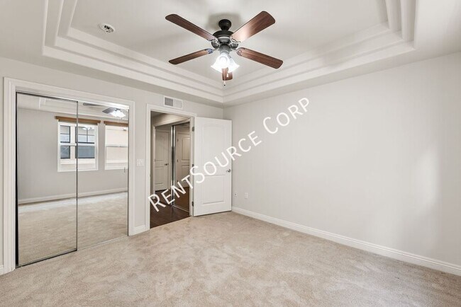 Building Photo - 12044 Hoffman St