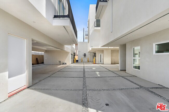 Building Photo - 10963 Calvert St