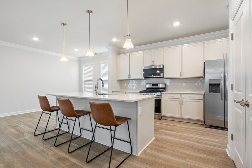 Building Photo - 2224 Hampton Roads Pky