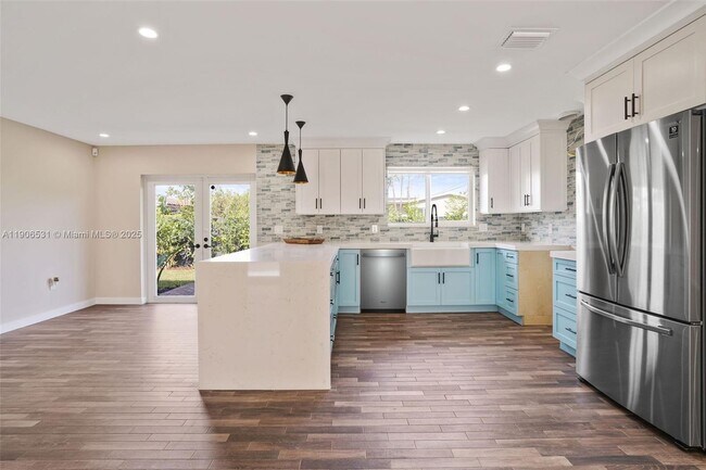 Building Photo - 6701 SW 49th Terrace