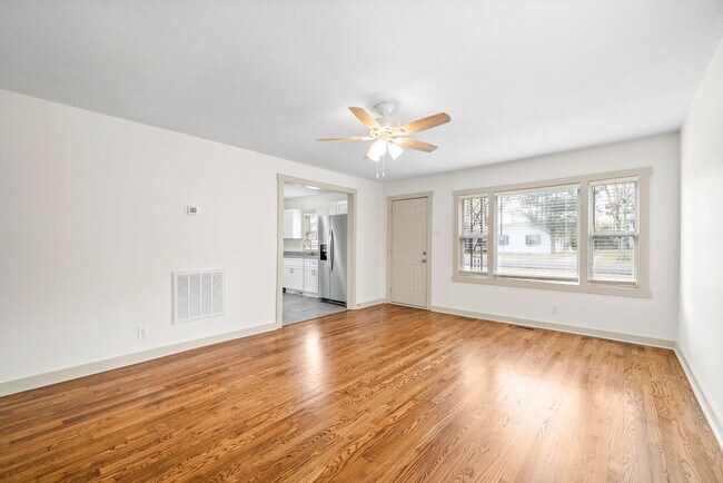 Building Photo - Renovated 3 Bedroom Home For Rent Near Downtown Clarksville