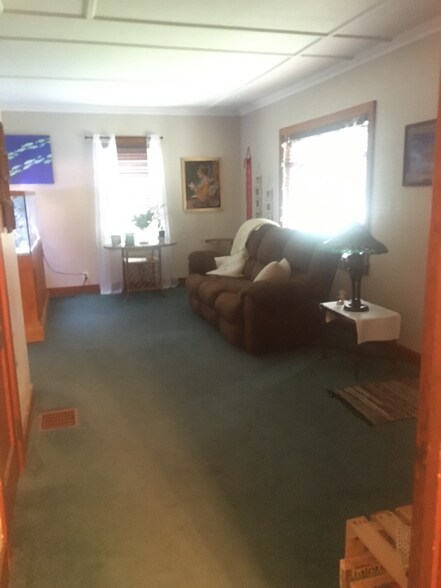 Building Photo - 4950 Elm St