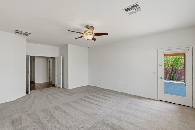 Building Photo - 677 W Pizzicato Ln