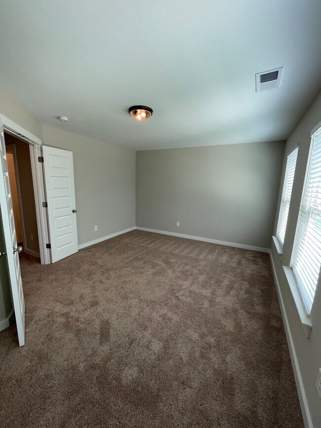 Building Photo - Home for Rent in Weaver, AL!!! View with 4...