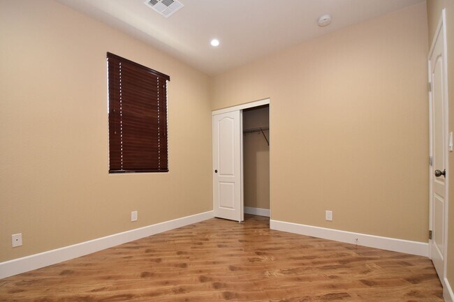 Building Photo - Discover Your Dream Home in This Stylishly...