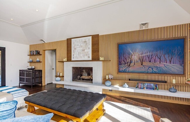 Building Photo - 89 Pantigo Rd