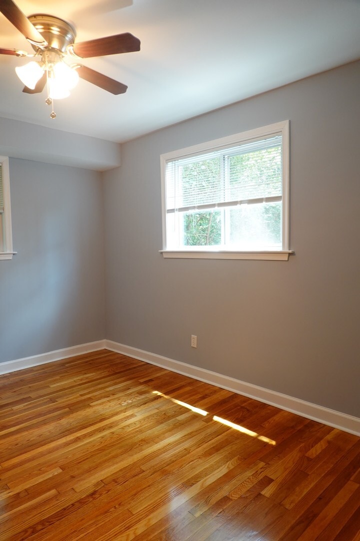 Building Photo - 8713 Plymouth St