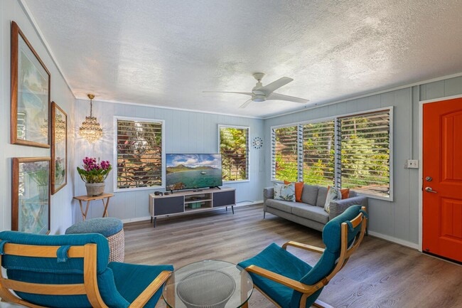 Building Photo - Charming 2 Bedroom Rental with Stunning Mountain Views – Available only April 1 to October 31, 2026