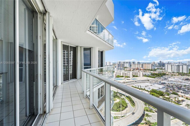 Building Photo - 16485 Collins Ave