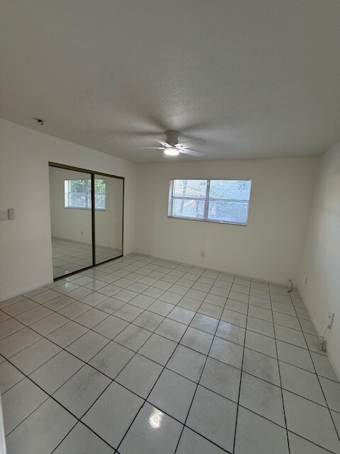 Building Photo - 1020 N 18th Ct