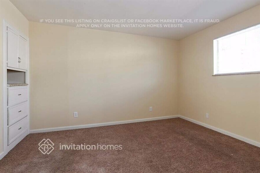 Building Photo - 8002 Crosnoe Ave