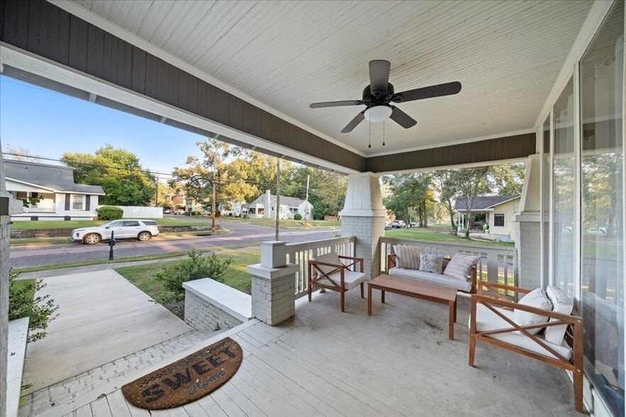 Building Photo - 1104 N 8th Ave