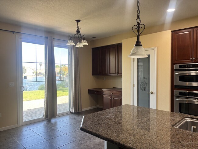 Building Photo - 1527 Horizon Ln