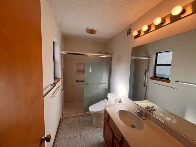 Building Photo - 2904 Alpine Pl