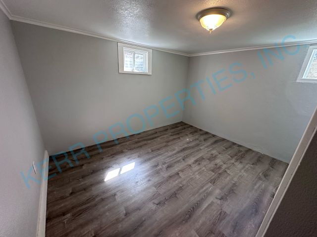 Building Photo - Charming Portland Retreat: 3-Bed, 2-Bath Home with Hardwood Floors & Cozy Fireplace!