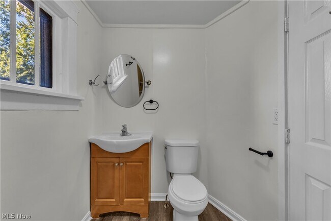 Building Photo - 1296 W Wilbeth Rd