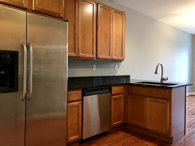 Building Photo - 25 N Montford Ave