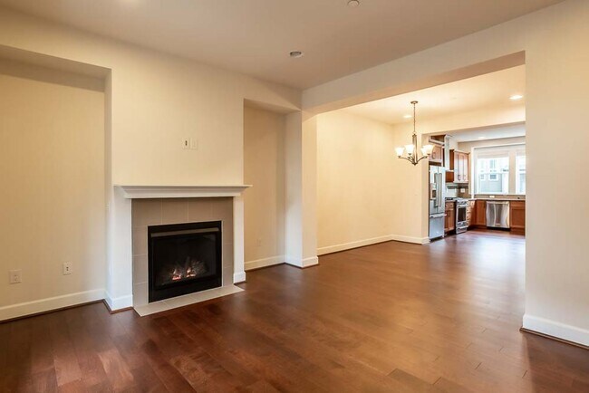 Building Photo - Welcome to the Brownstones at Issaquah Highlands Available August 1st
