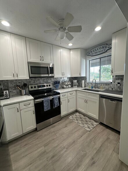 Building Photo - 1634 Stickney Point Rd