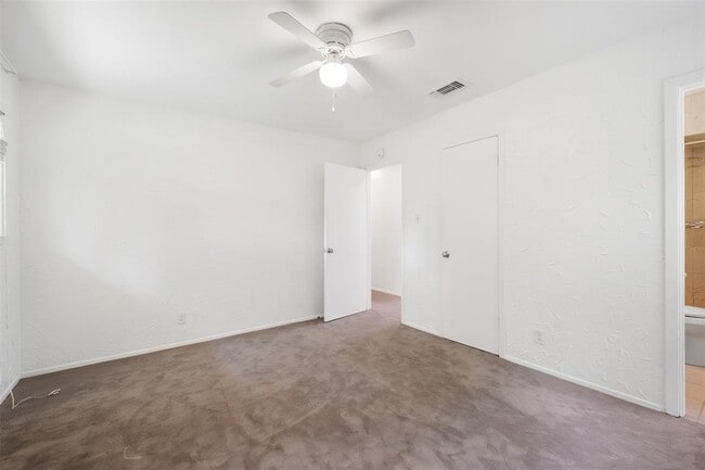 Building Photo - 8600 Clarewood Cir