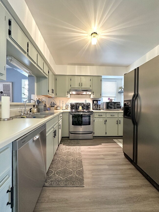 Building Photo - 828 23rd St