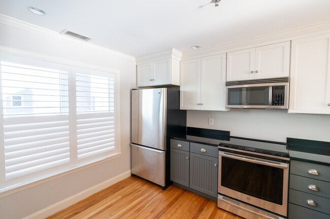 Building Photo - 606 Chandlers Wharf