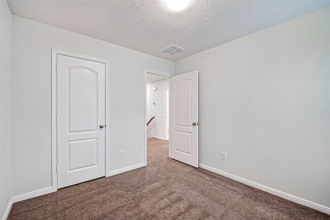 Building Photo - 15723 Autumn Chicory Dr