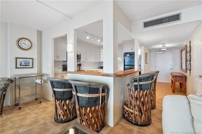 Building Photo - 10410 S Ocean Dr