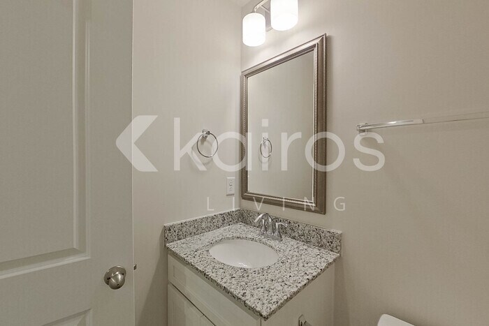 Building Photo - 2215 Banyon Cir