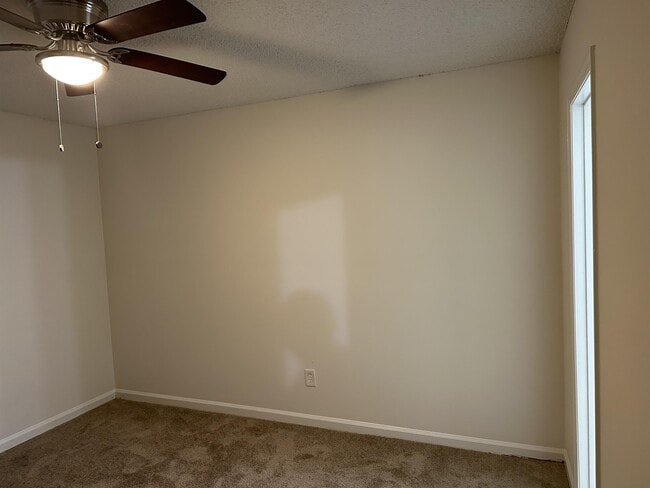 Building Photo - 4106 Hawthorne Cir