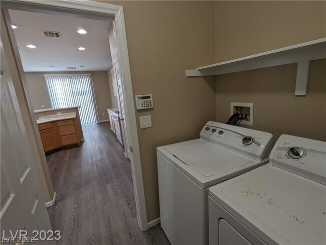 Building Photo - 6298 W Levi Ave