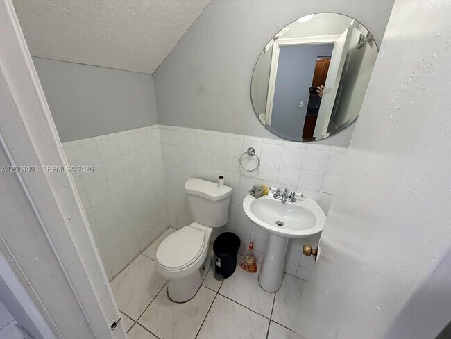 Building Photo - 633 W 68th St