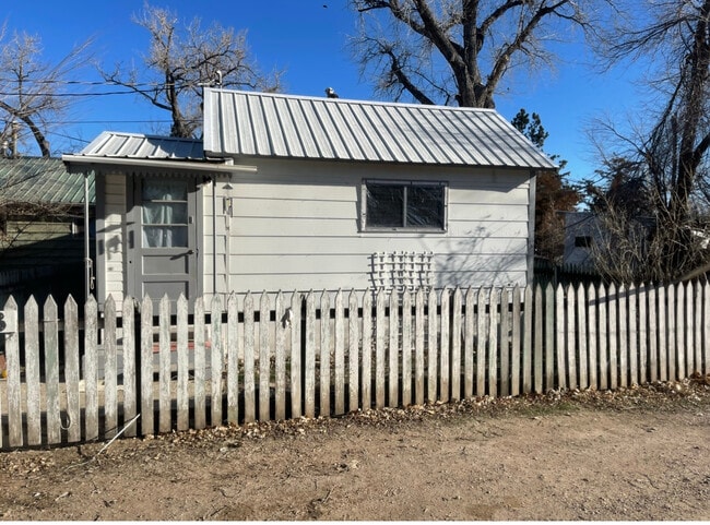 Building Photo - 715-711 11th Ave