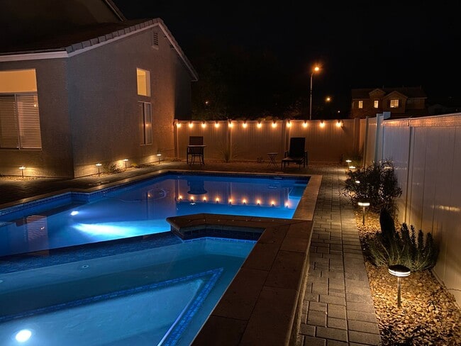 Building Photo - ENJOY THIS STUNNING 3 BEDROOM WITH A TRANQ...