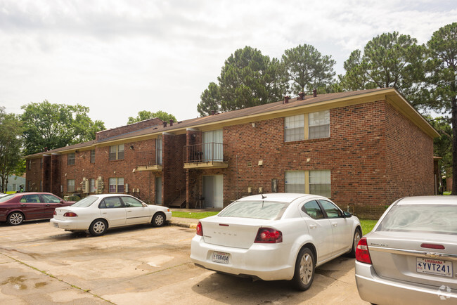 Building Photo - Lone Oak Apartments