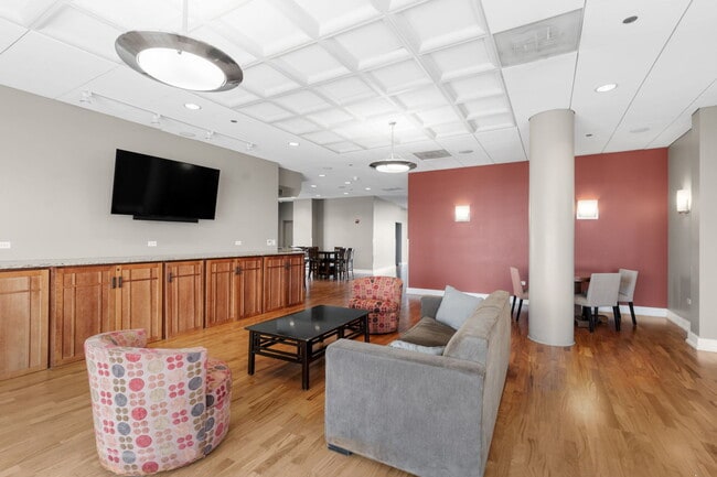 Building Photo - 1515 S Prairie Ave