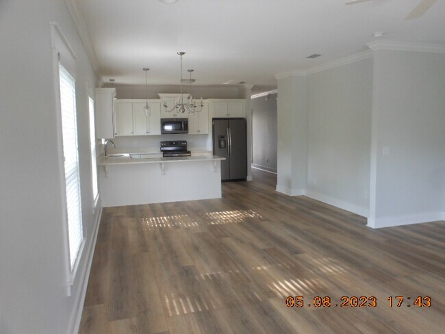 Building Photo - 120 Crane Dr