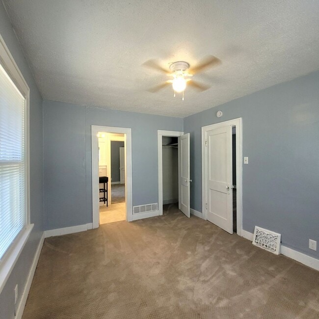 Building Photo - Large Updated House with Garage!