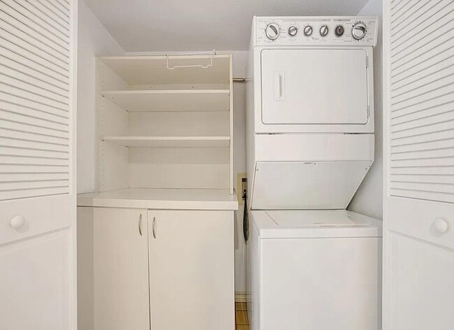 Building Photo - 16879 Bluewater Ln