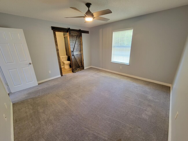 Building Photo - 400 Pristine Water Ln